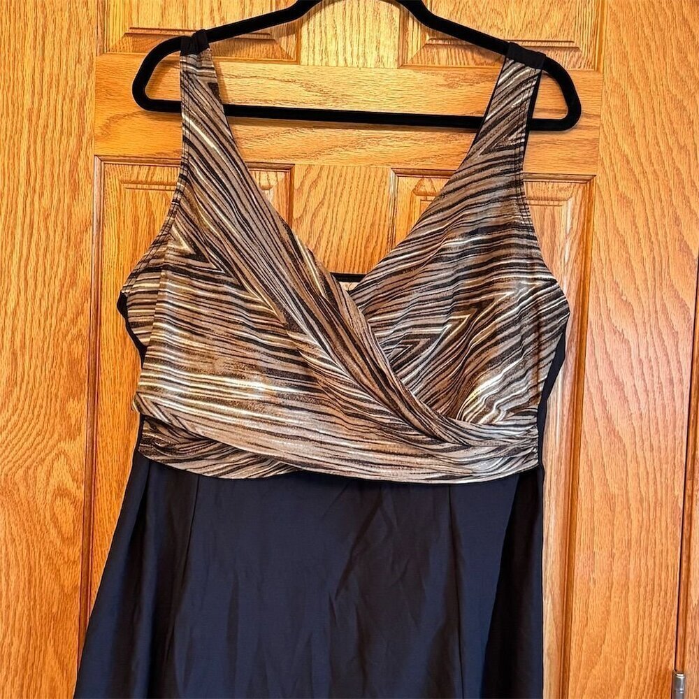 It Figures! Women's Plus Size 26W 3X Black Gold Striped Swimdress Like New - Picture 3 of 8